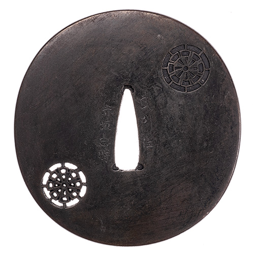 銘 武州住赤坂忠時（六代）陰源氏車紋図鍔